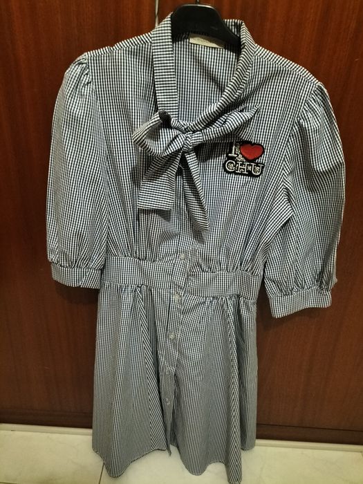 Vestido M azul e branco