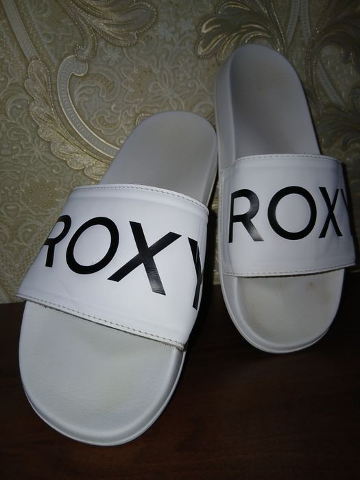 Шльопанці ROXY білого кольору ,розмір 39