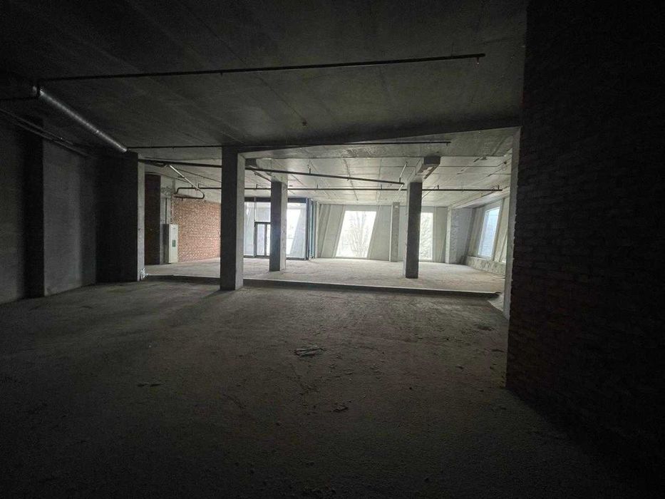 Оренда комерційного приміщення 812 м | ЖК Manhattan City | Без ремонту