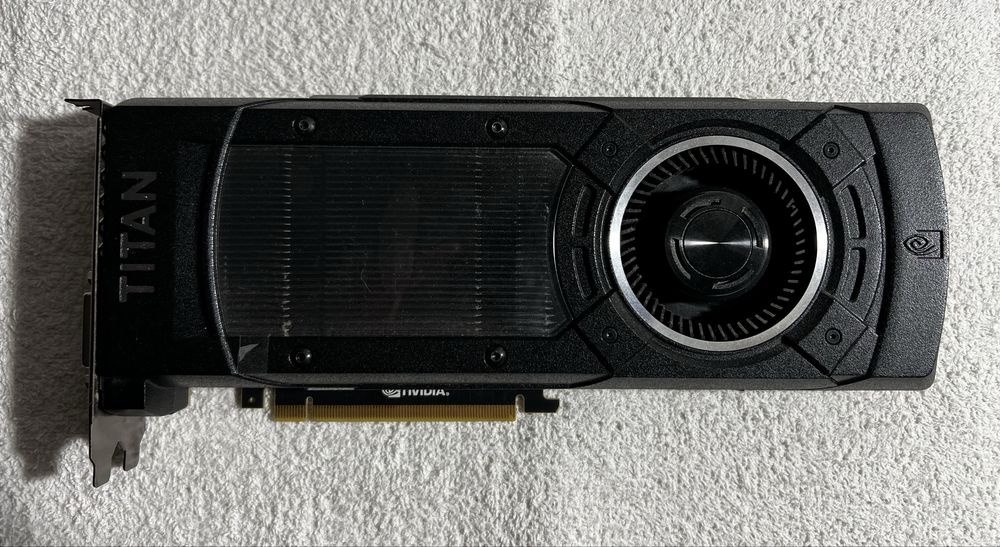 Видеокарта GeForce GTX Titan X , 12gb ( Артефакты )