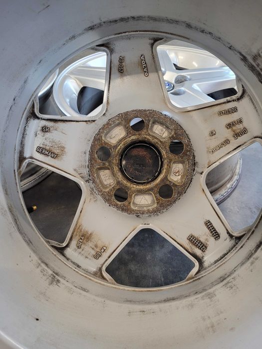 Felgi aluminiowe volvo r 16 komplet 5 x 108