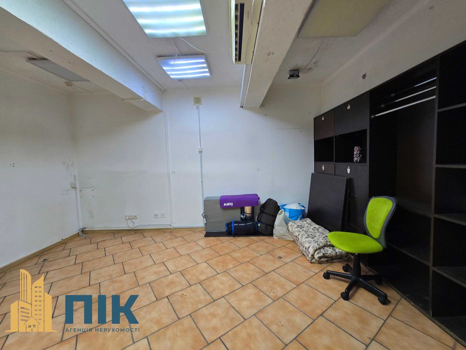 Без%! 110 м2,  підвальне приміщення (цоколь), є два фасадні входи.