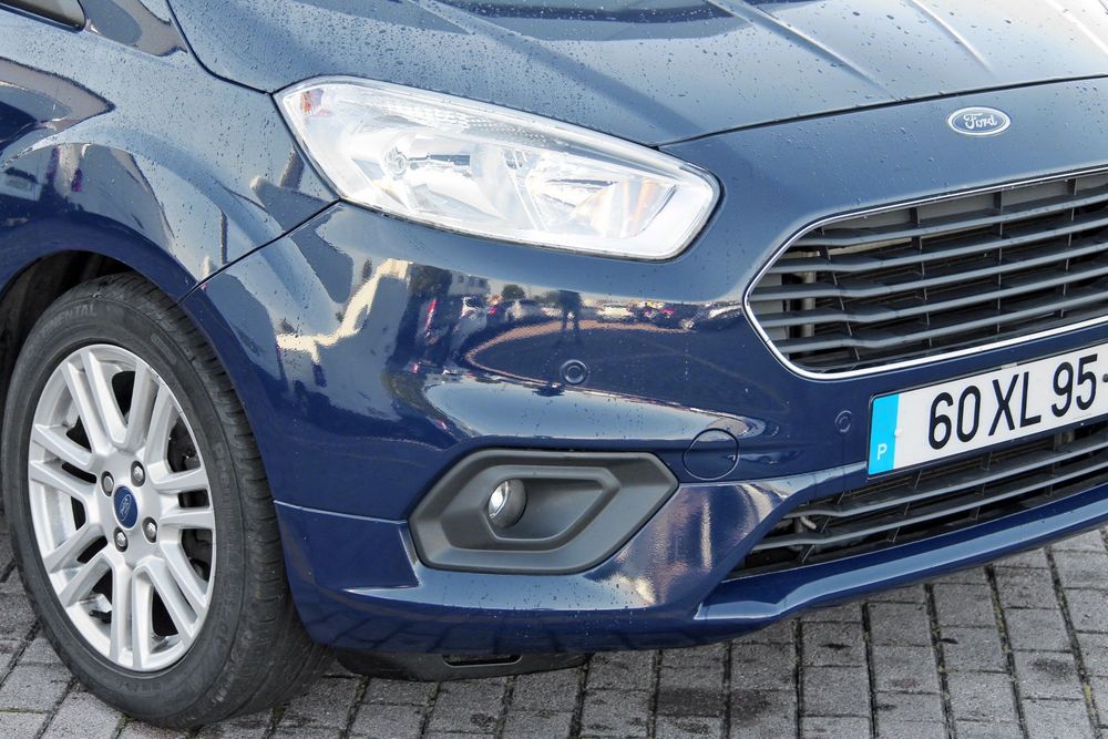 Ford Tourneo Courier 1.0 EcoBoost Titanium