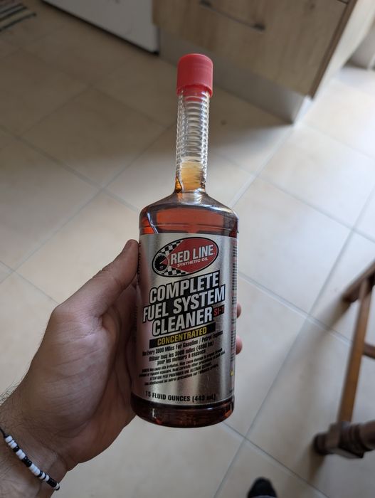 Aditivo RED LINE Limpeza ao sistema de combustível
