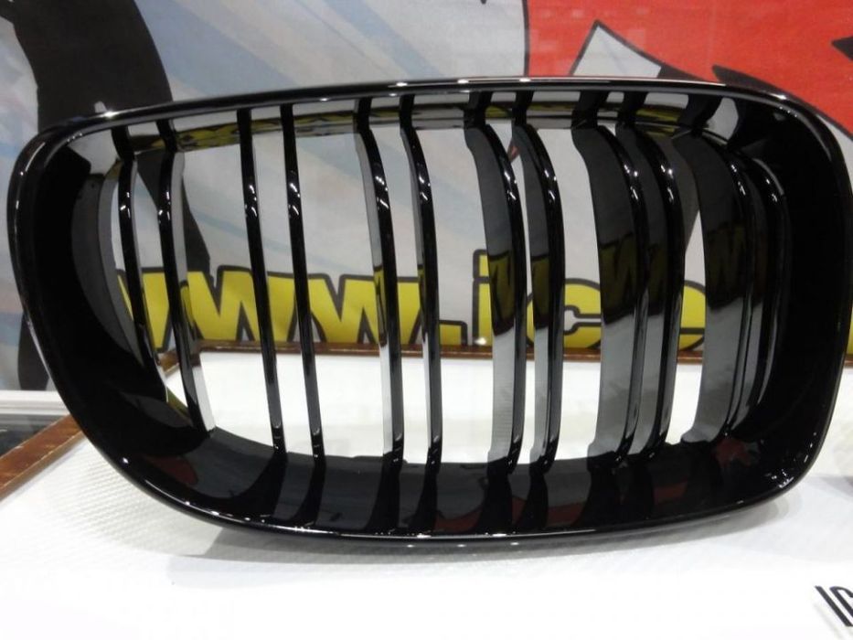 Grelha frontal BMW E81 / E82 / E87 / E88 07-11 M4 look / dupla lamina em preto piano brilhante