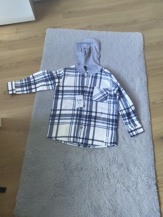 Bluza na guziki z kapturem