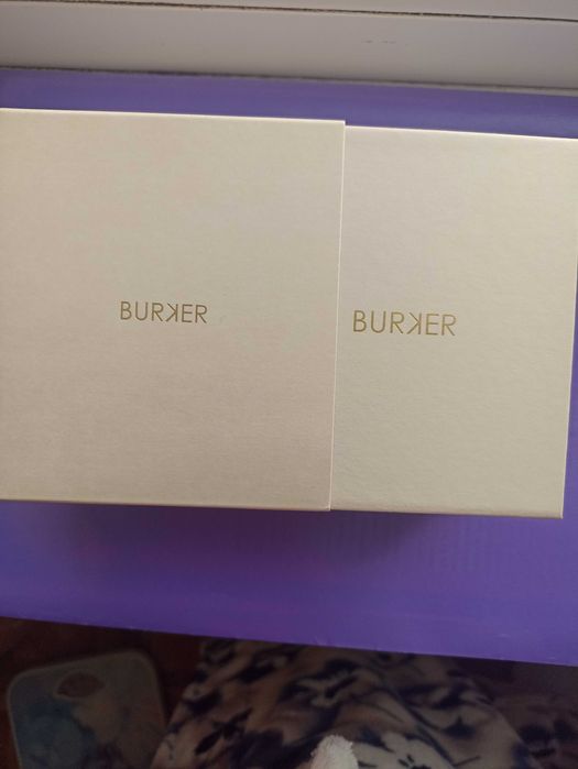 Жіночий годинник бренду BURKER