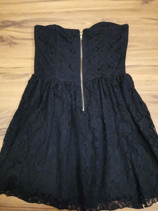 Sukienka czarna koronkowa mini