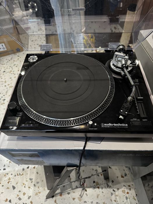 Програвач вінілових дисків Audio-Technica AT-LP120
