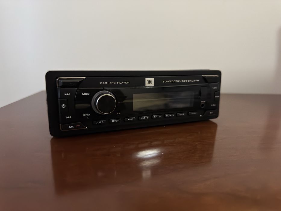 Rádio JBL em excelente estado