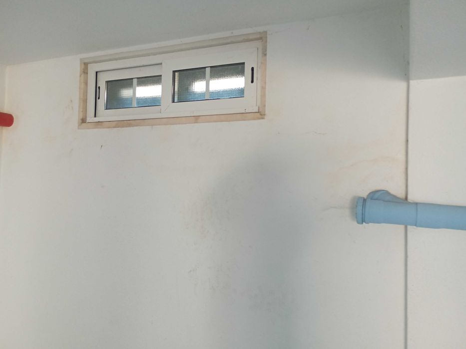 Garagem 80m2 com dois portões automáticos e comando