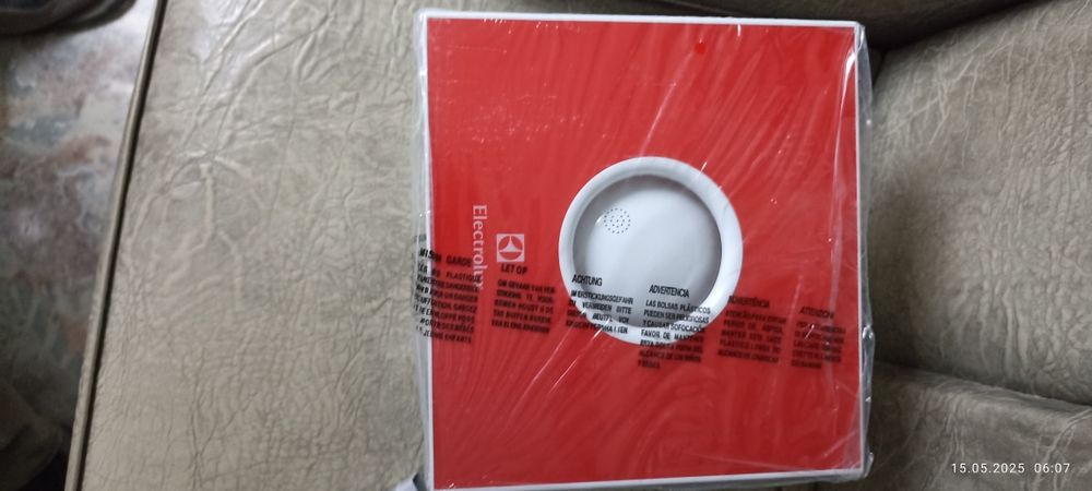 Вентилятор вытяжной       Electrolux EAFR-150 red.