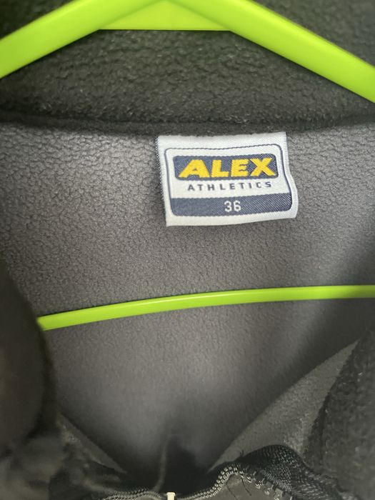 Продам флісову жилетку