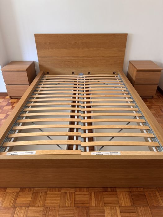 Cama casal Malm + 2 mesas cabeceiras + estrado + 4gavetões
