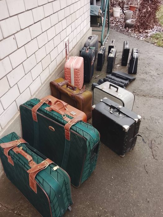 Чемоданы. Портфели. Дипломат. На выбор