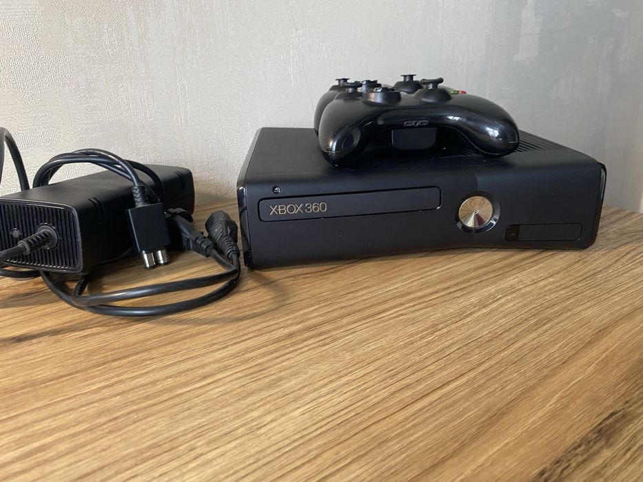 Продам Xbox 360 S