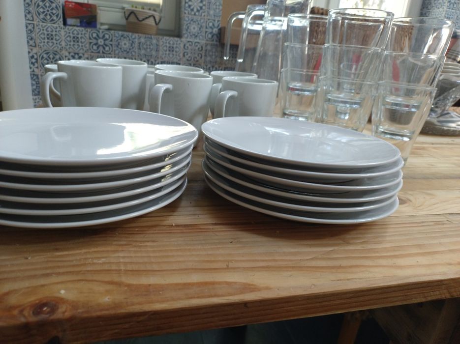 Zestaw naczyń Ikea 12 osób.