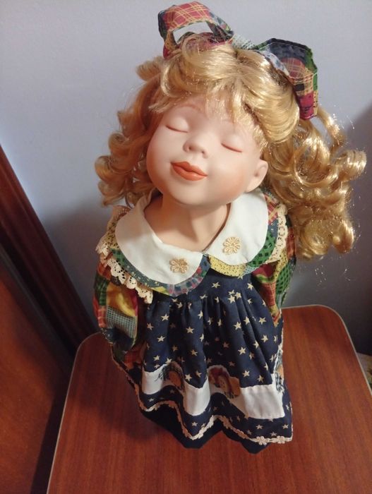 Boneca de porcelana