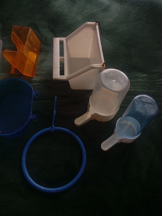 Acessórios para aves (bebedouros, comedouros e banheiras)