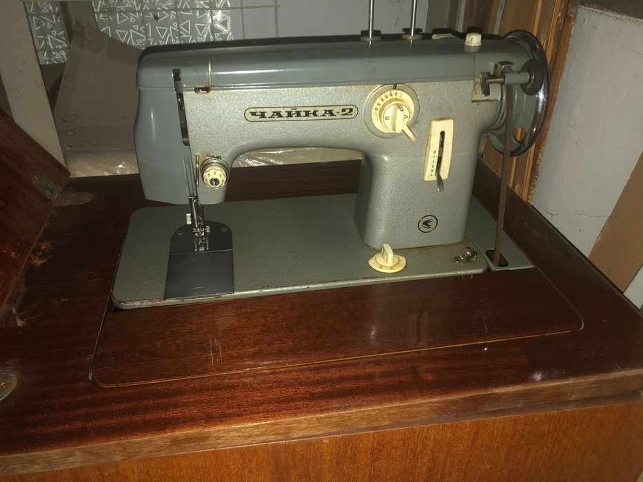 Продам швейну машинку Чайка-2