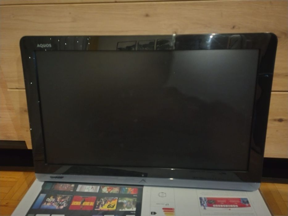 Telewizor 24 całe SHARP AQUOS  model LC-24LE220E sprawny