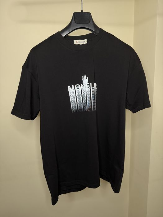 T-shirt Moncler preto Novo