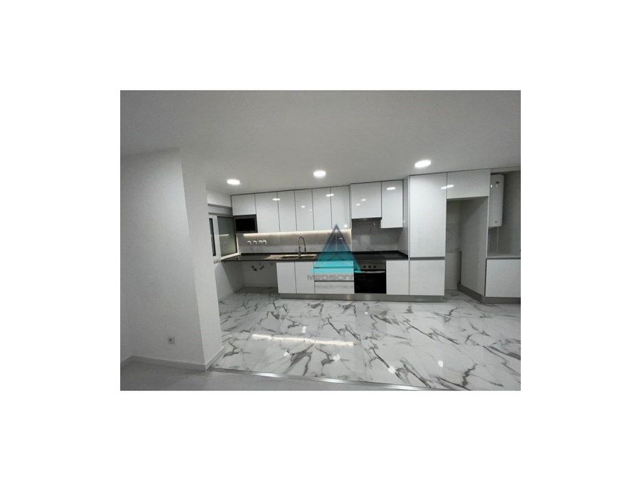 Apartamento T2 em Remodelação Total | Paivas - Amora | Excelente Op... — Amora, Setúbal