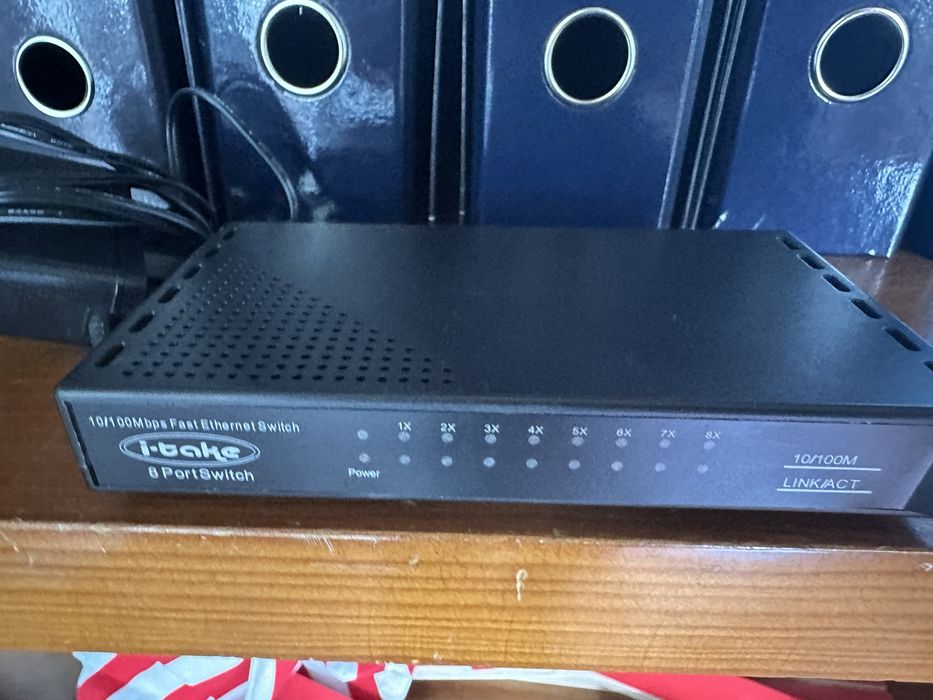 8-Port Hub in Impeccable Condition64584338131202121