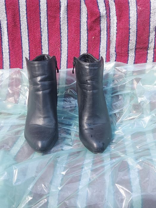 Buty damskie na koturnie czarne rozmiar 38 firma BESTELLE