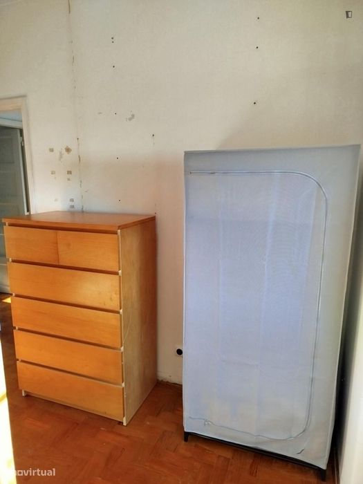 Quarto - localizado em Alvalade Lisbon