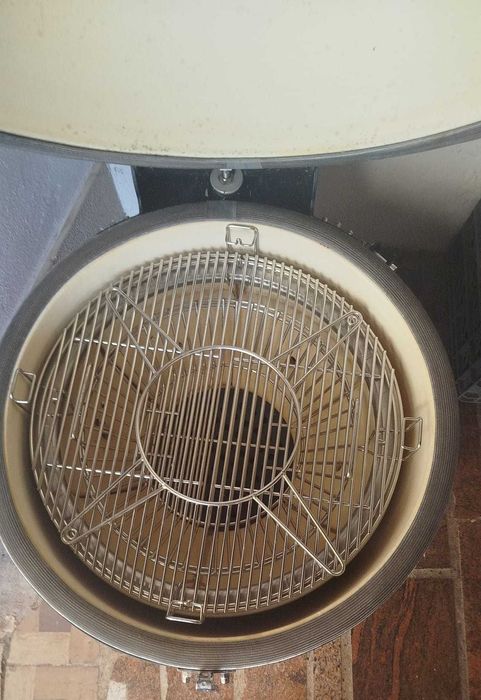 Grelhador Kamado Joe com acessórios