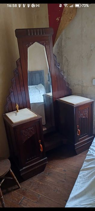 Moveis de quarto e camas antigas