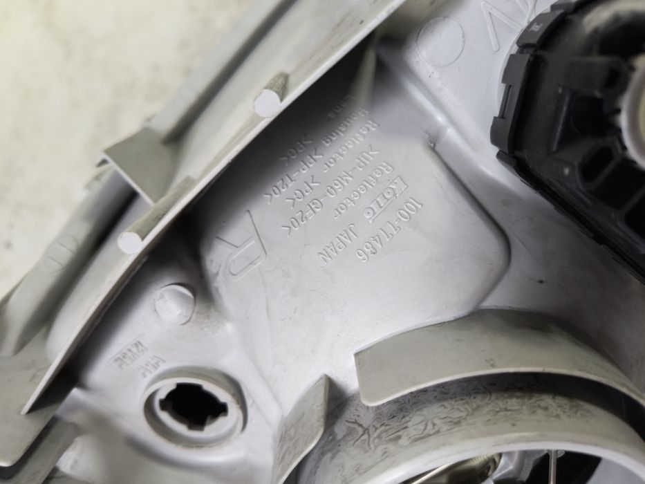 Lampa prawa Toyota Corolla e12 Europa reflektor przedni sprawna
