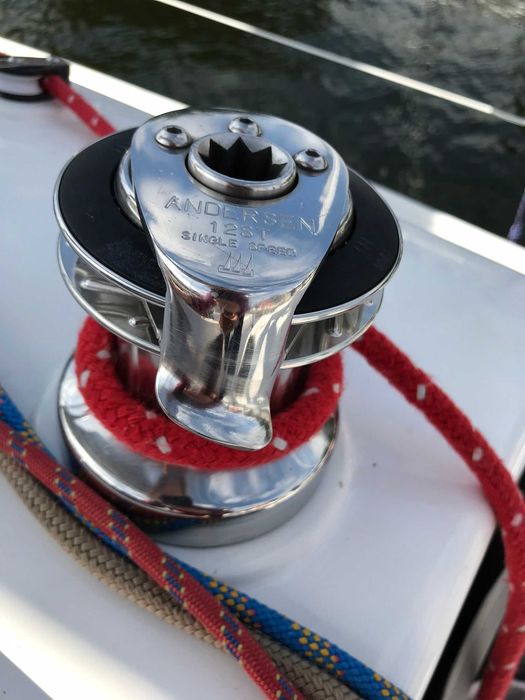 Jacht Antila 26cc z elektrycznie składanym masztem