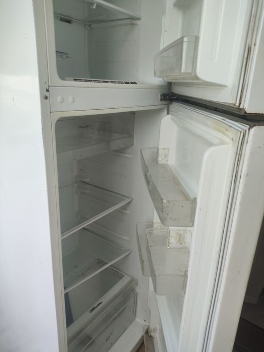 Frigorífico combinado usado a funcionar