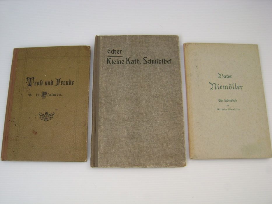 Lote composto por livros religiosos