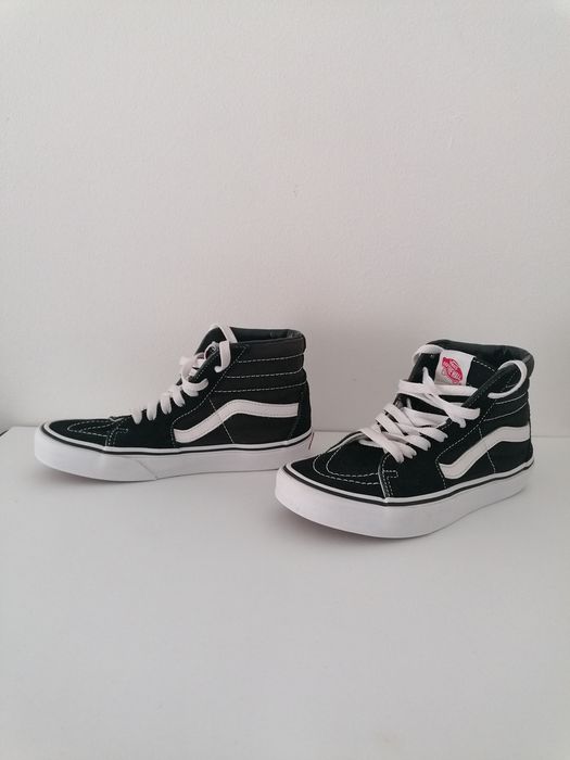 Sapatilhas Vans Sk8-Hi preto branco, Eur 35.0

Tamanho Eur 3
