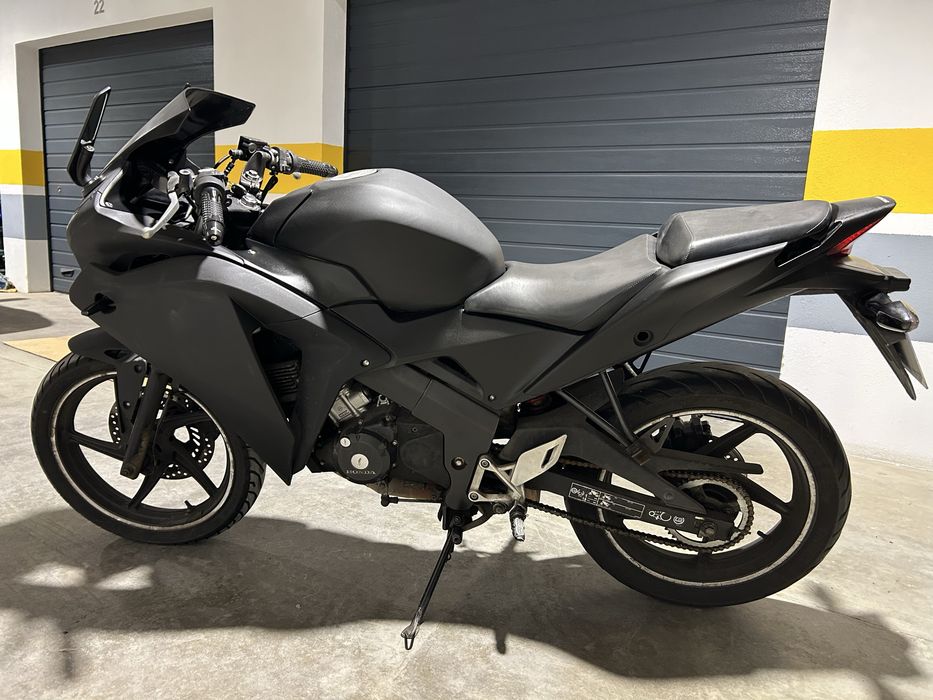Vendo mota cbr 125 r