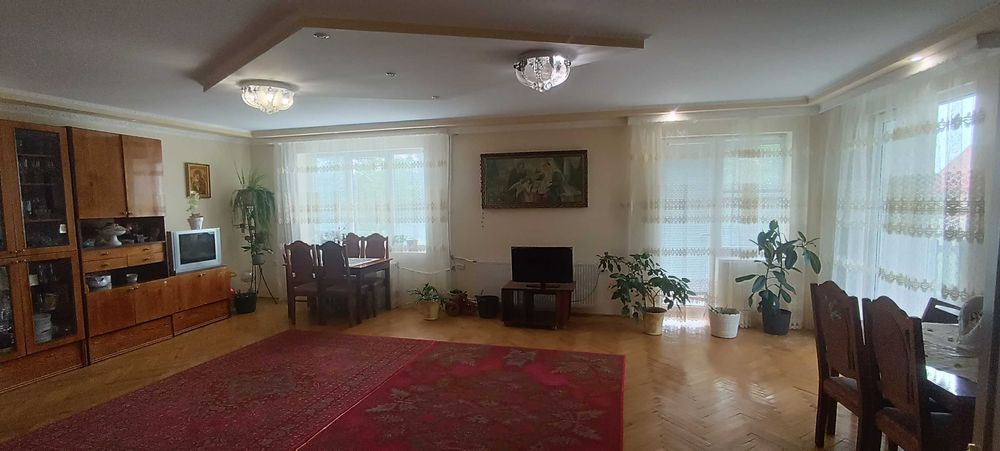 Оренда чудового, великого будинку в одному з кращих районів міста!