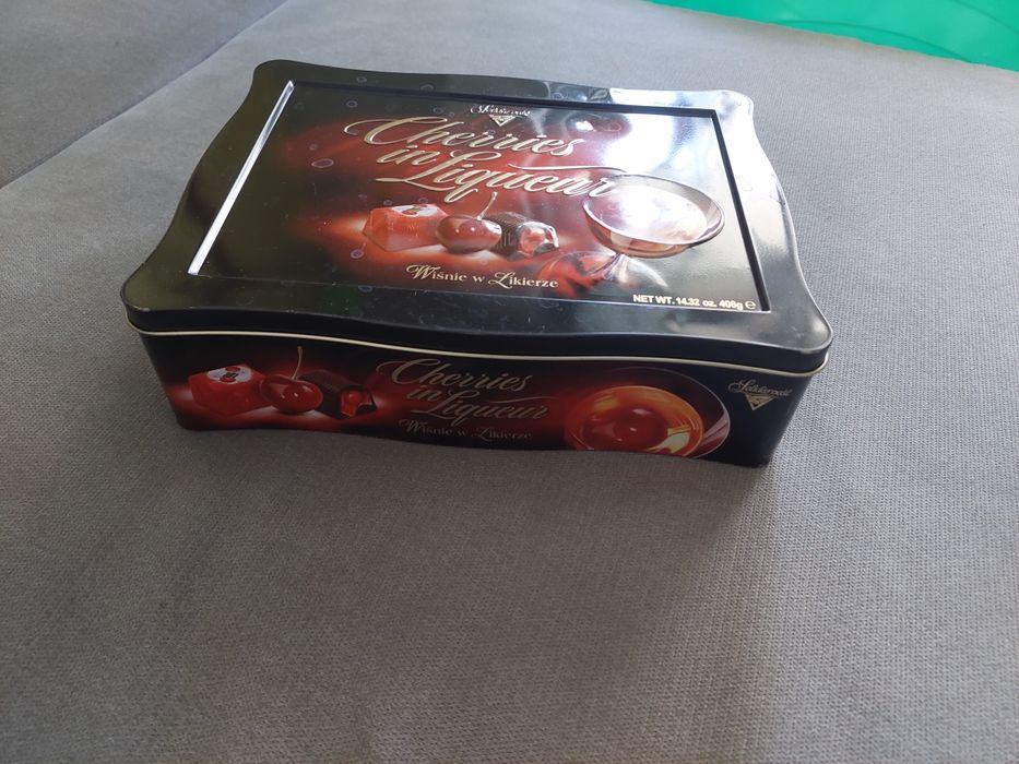 Ozdobna puszka metalowa Solidarność „Wiśnie w Likierze”