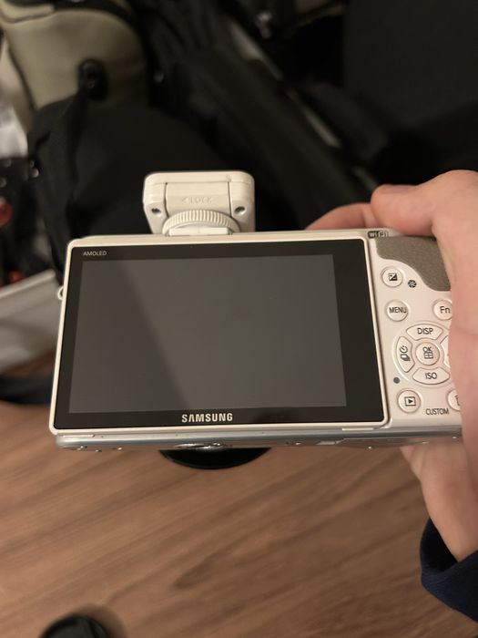 Aparat Samsung NX300 z obiektywem