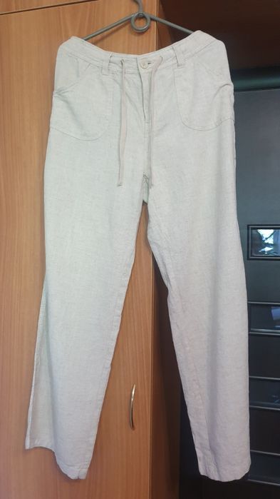 Продам літні штани. Нові. Натуральний льон. На S-M. Зріст до 165 см.
300 грн