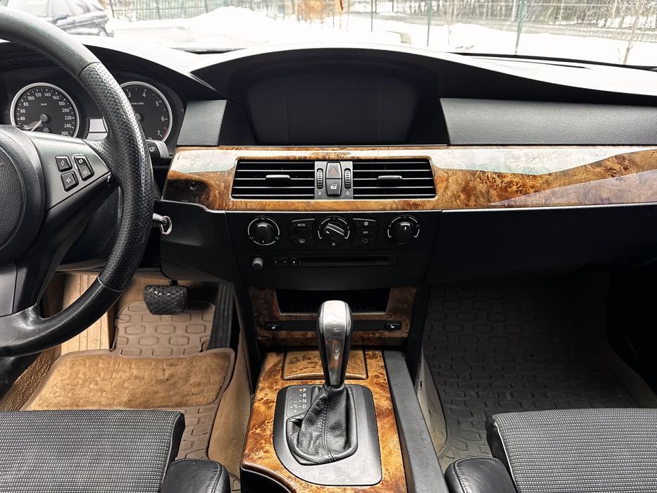 BMW 5 Series E60 Автомат, гарний стан, гарна техніка.