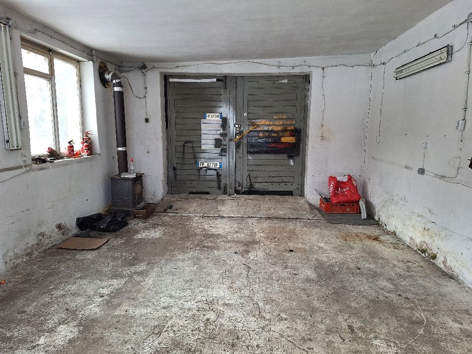 Poręba k/Zawiercia - wolnostojący parterowy dom z wysokim poddaszem