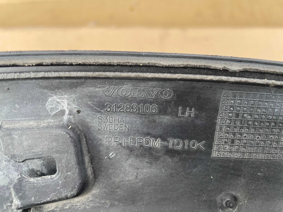 Nakładka listwa błotnika lewy tył Volvo XC 70 II
