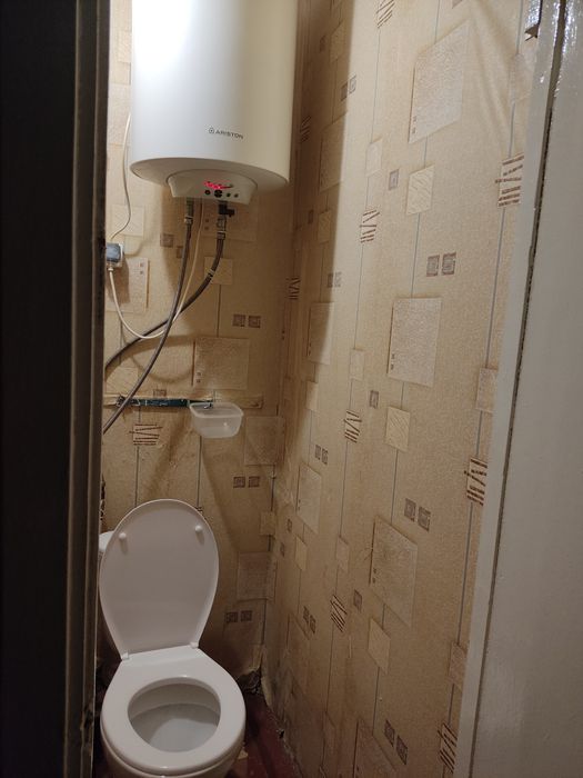 Здається кімната в трикімнатній квартирі