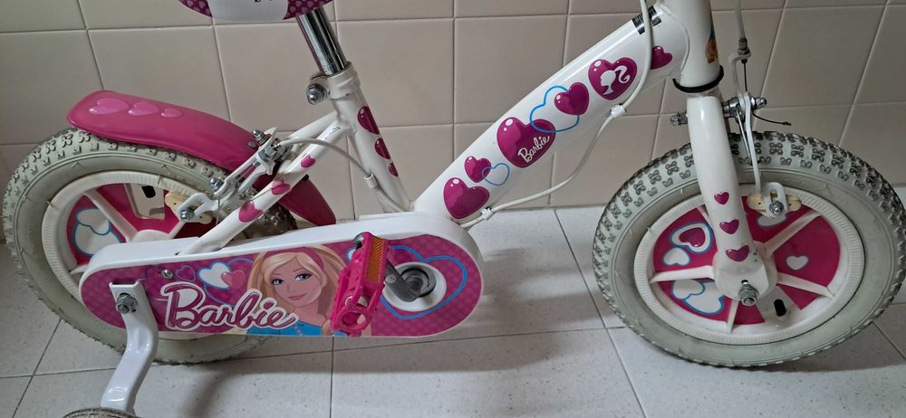 Bicicleta menina Barbie, em bom estado