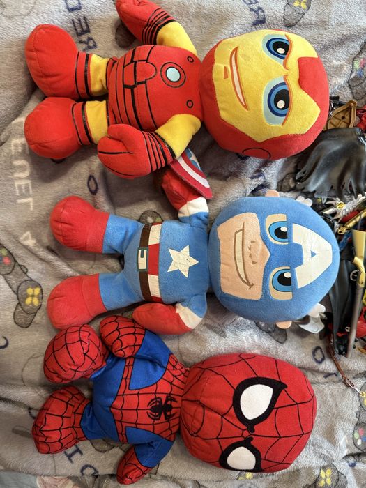 Супергерої. Людина павук, Залізна людина, Капітан Америка.