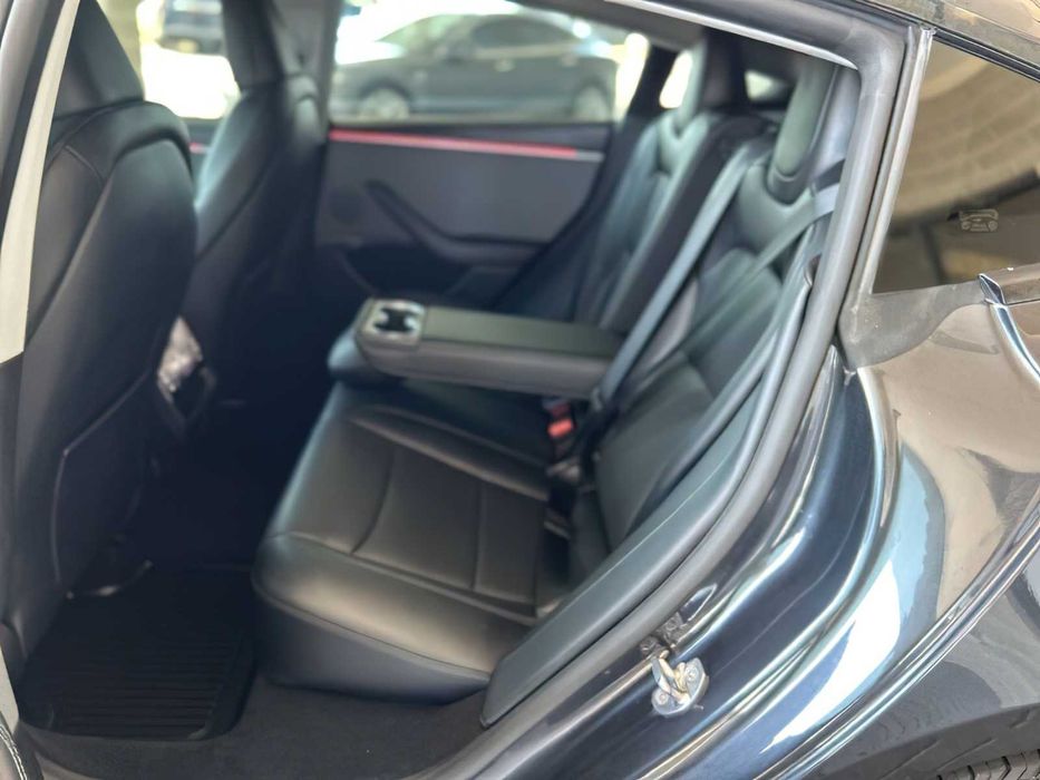 Tesla Model 3      2025