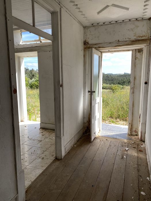 Moradia  com 4365m2 terreno - Soure